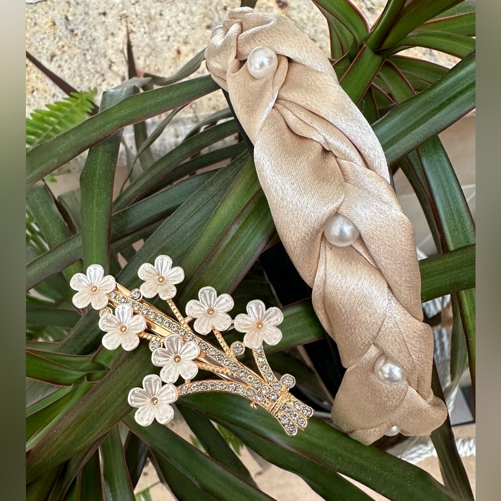 ♥️Silk pearl Braided Ivory Headband and Floral Gold tone Clip set! New!
